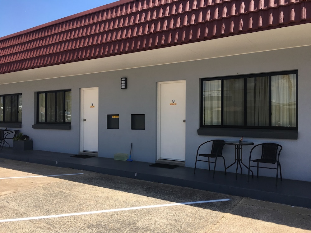 Main Street Motel 34/37