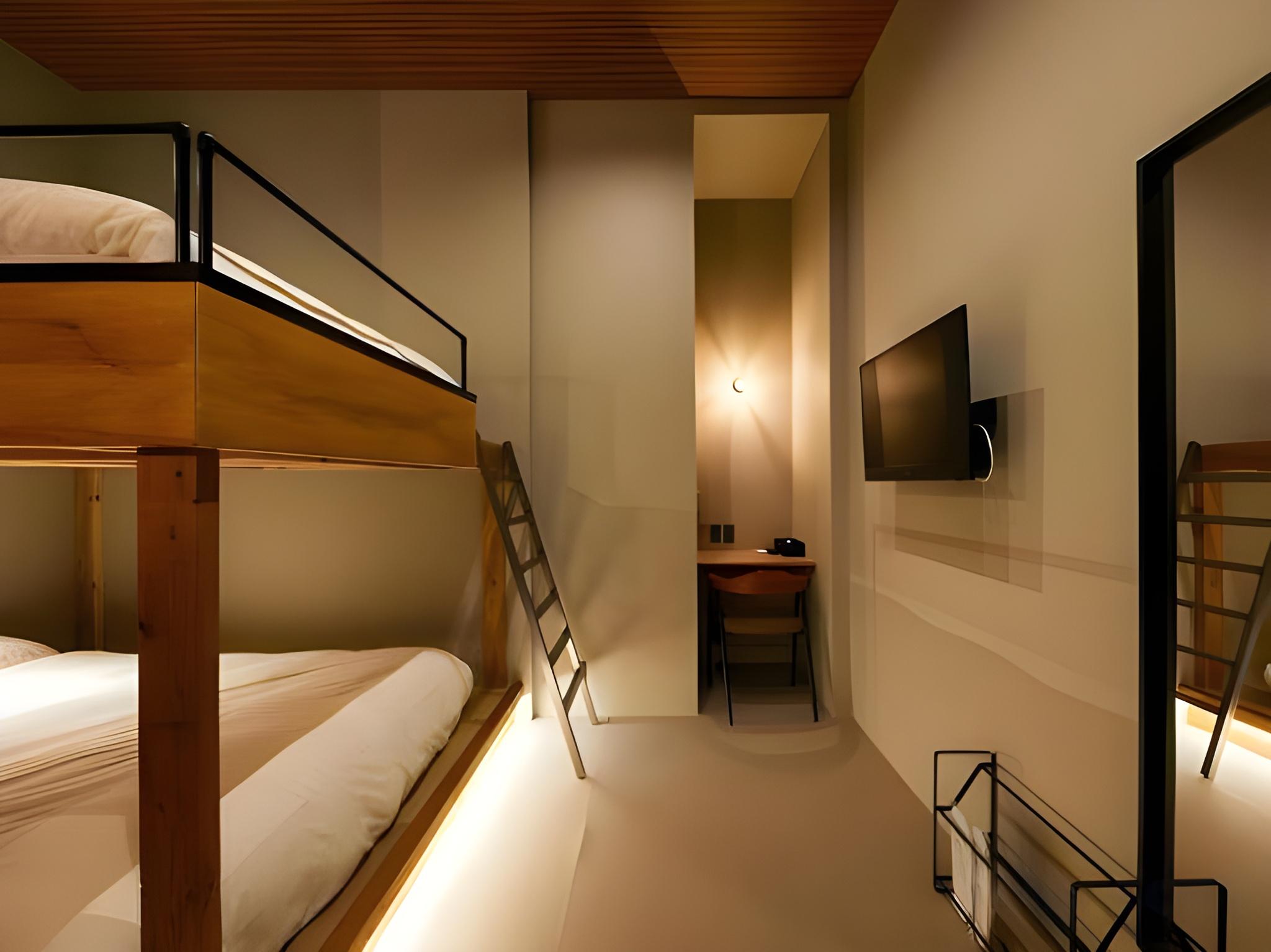 ROOM, DOUBLE BED