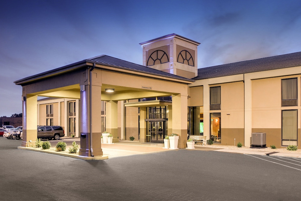 Holiday Inn Express Marshfield (Springfield Area) 1/34