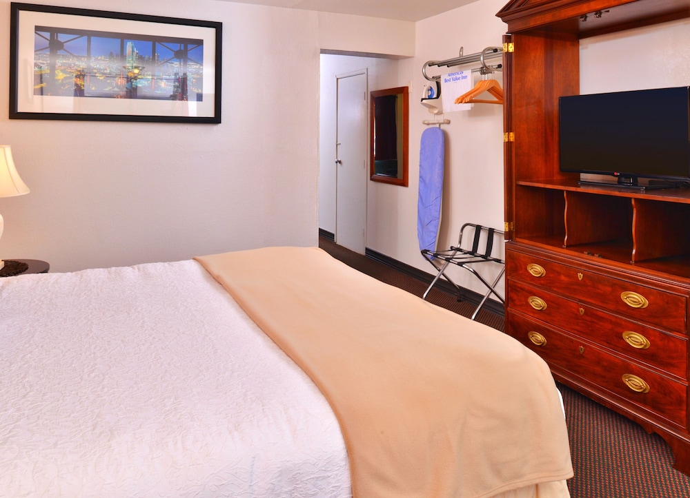 Castle Inn & Suites By OYO Chickasha 22/66