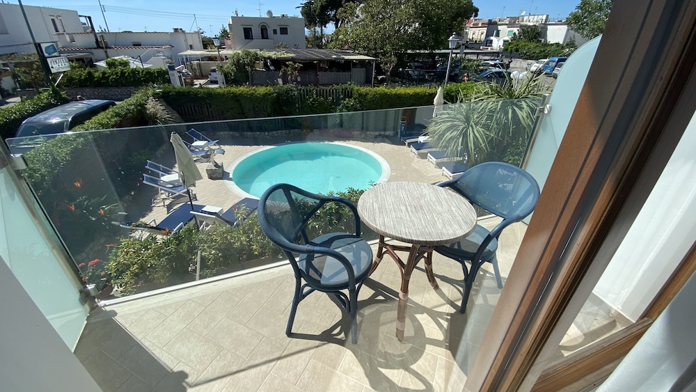 Capri Bougainville 24/49
