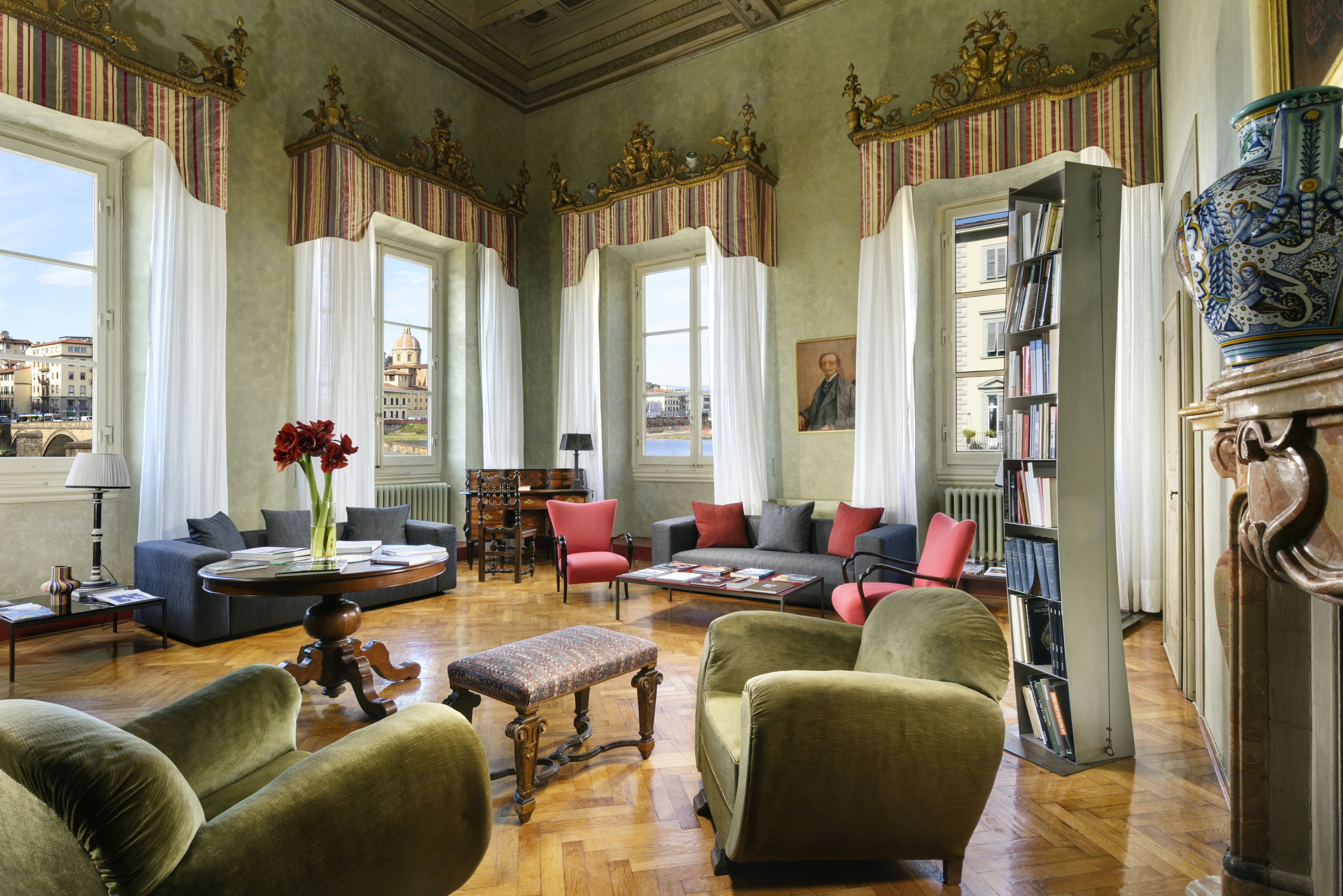 Leone Blue Suites 24/44
