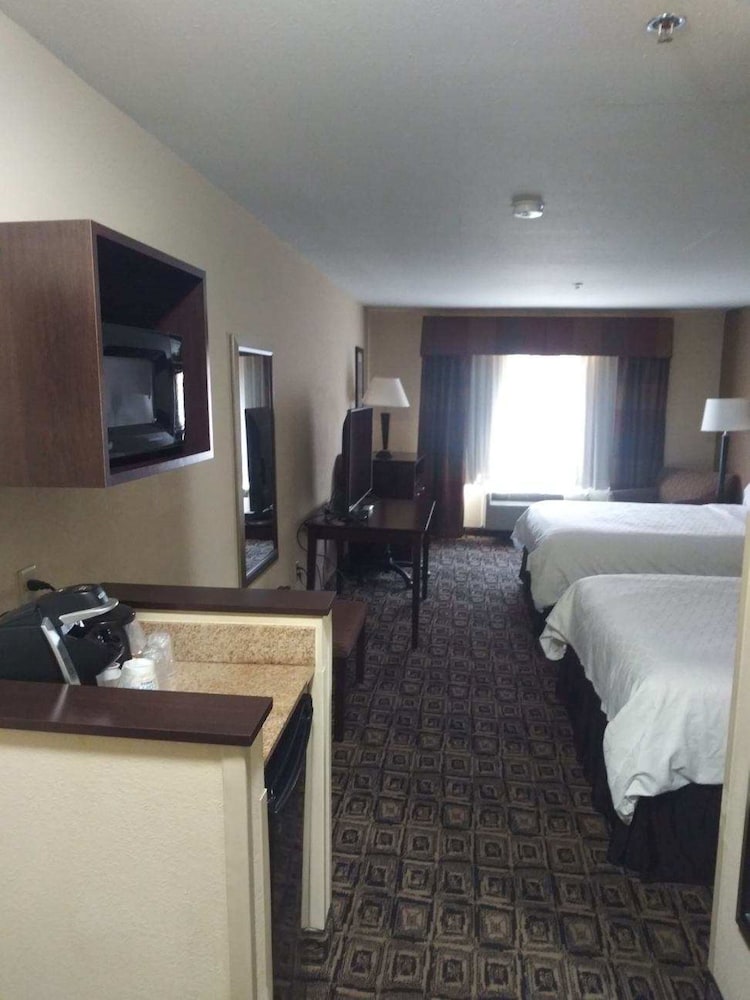 Holiday Inn Express Hotel Suites Zanesville North 20/66