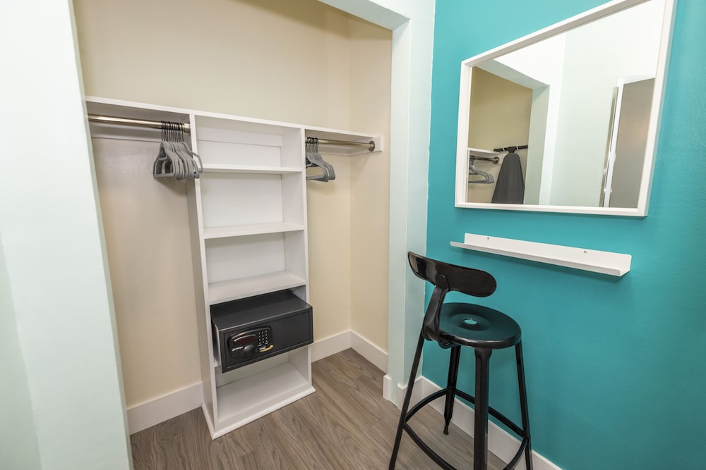 SUITES ON SOUTH BEACH 49/65