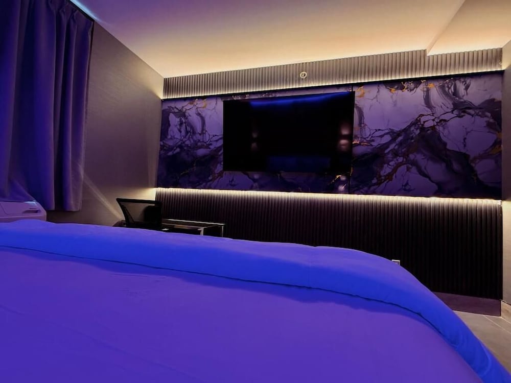 Umbrella Hotel 18/21