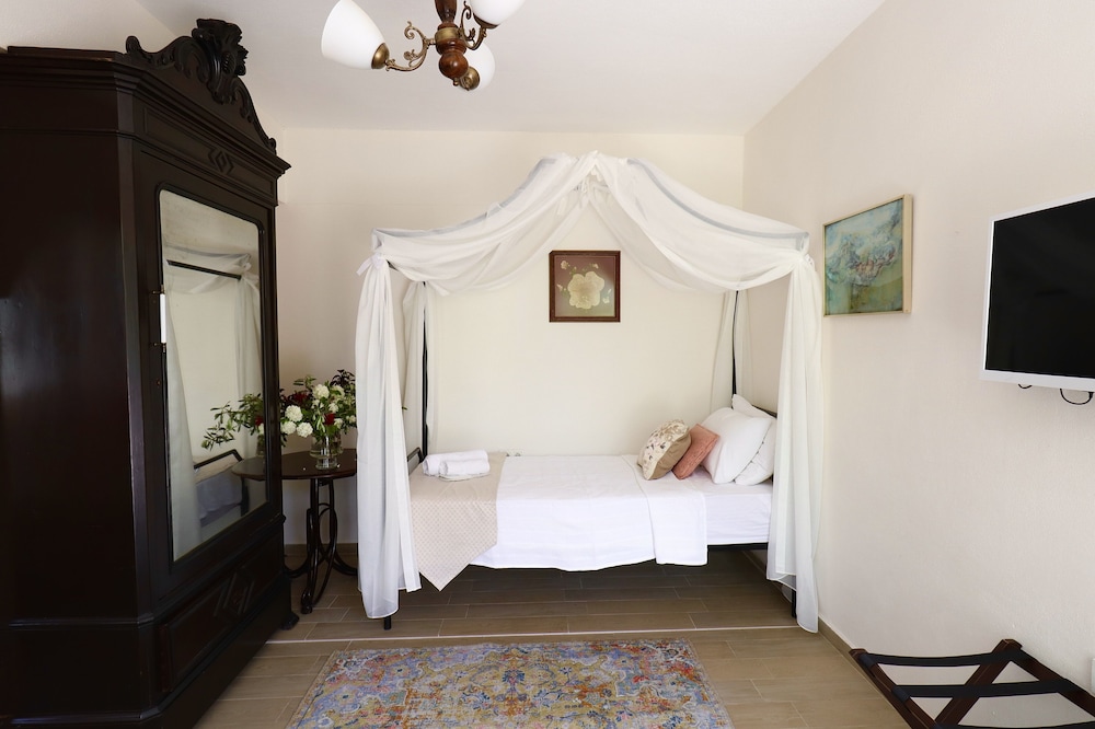 DELUXE, SUITE, GARDEN VIEW