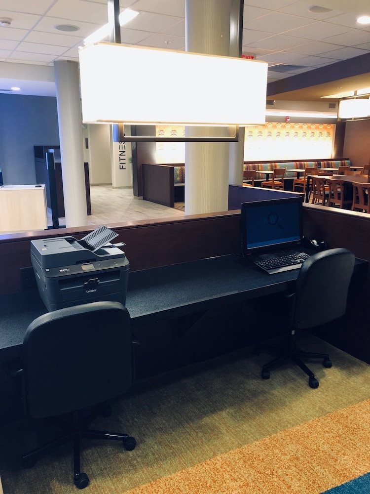 Fairfield Inn Suites Decorah 24/31