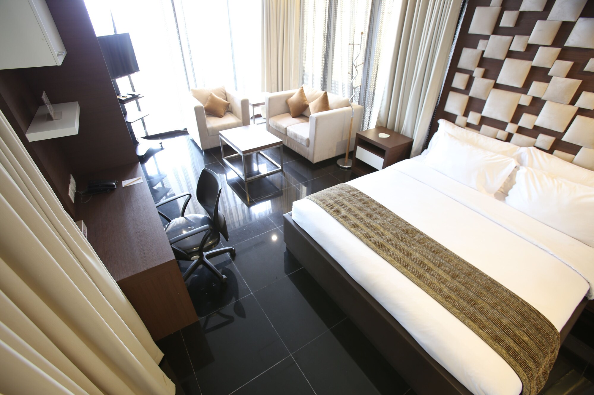 إقامة بسريرين كينج، Merlynn Park Hotel 2/10