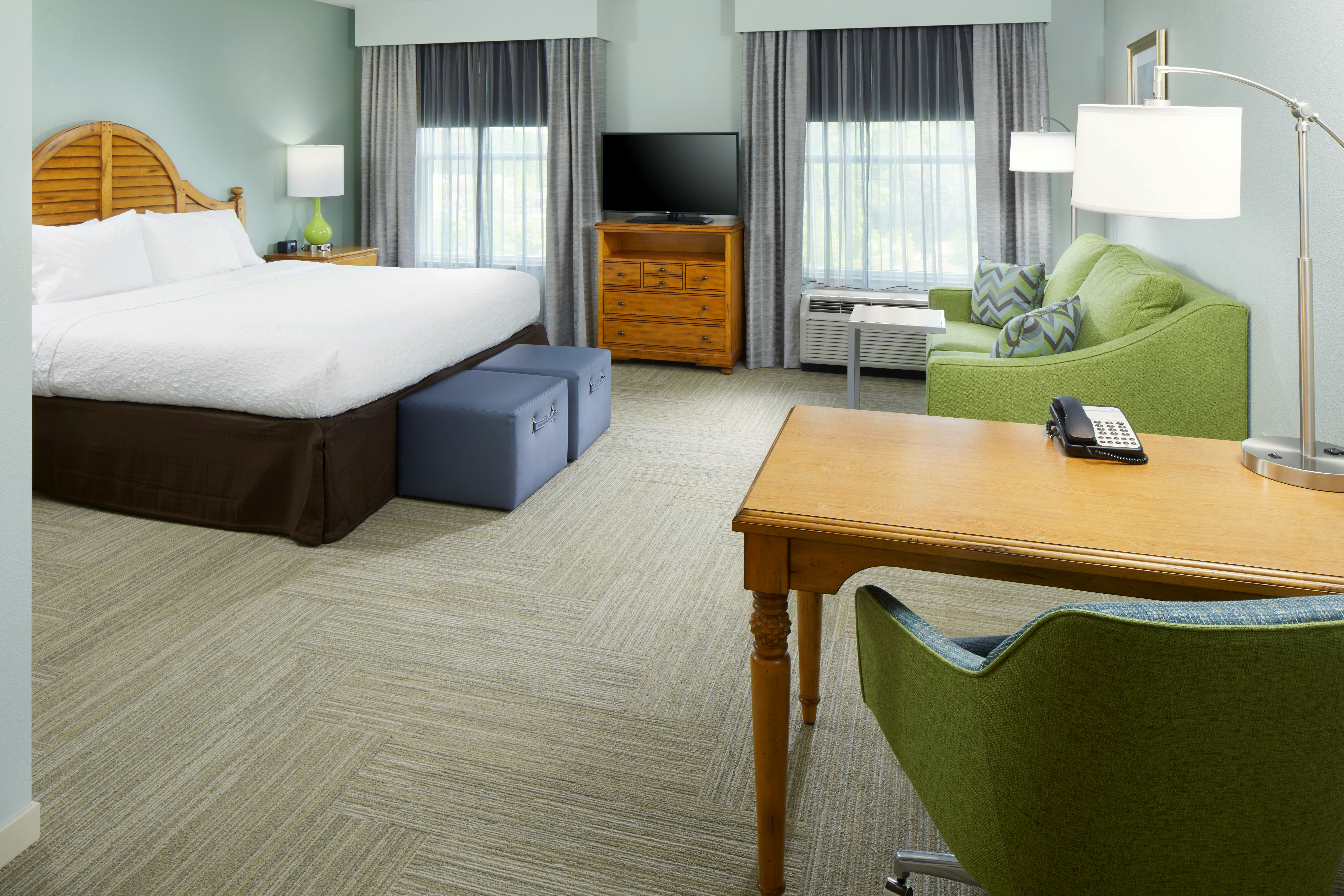 STUDIO, SUITE, KING BED