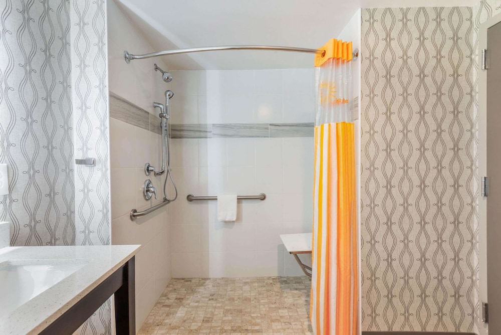 La Quinta Inn & Suites by Wyndham Aberdeen-APG 9/34