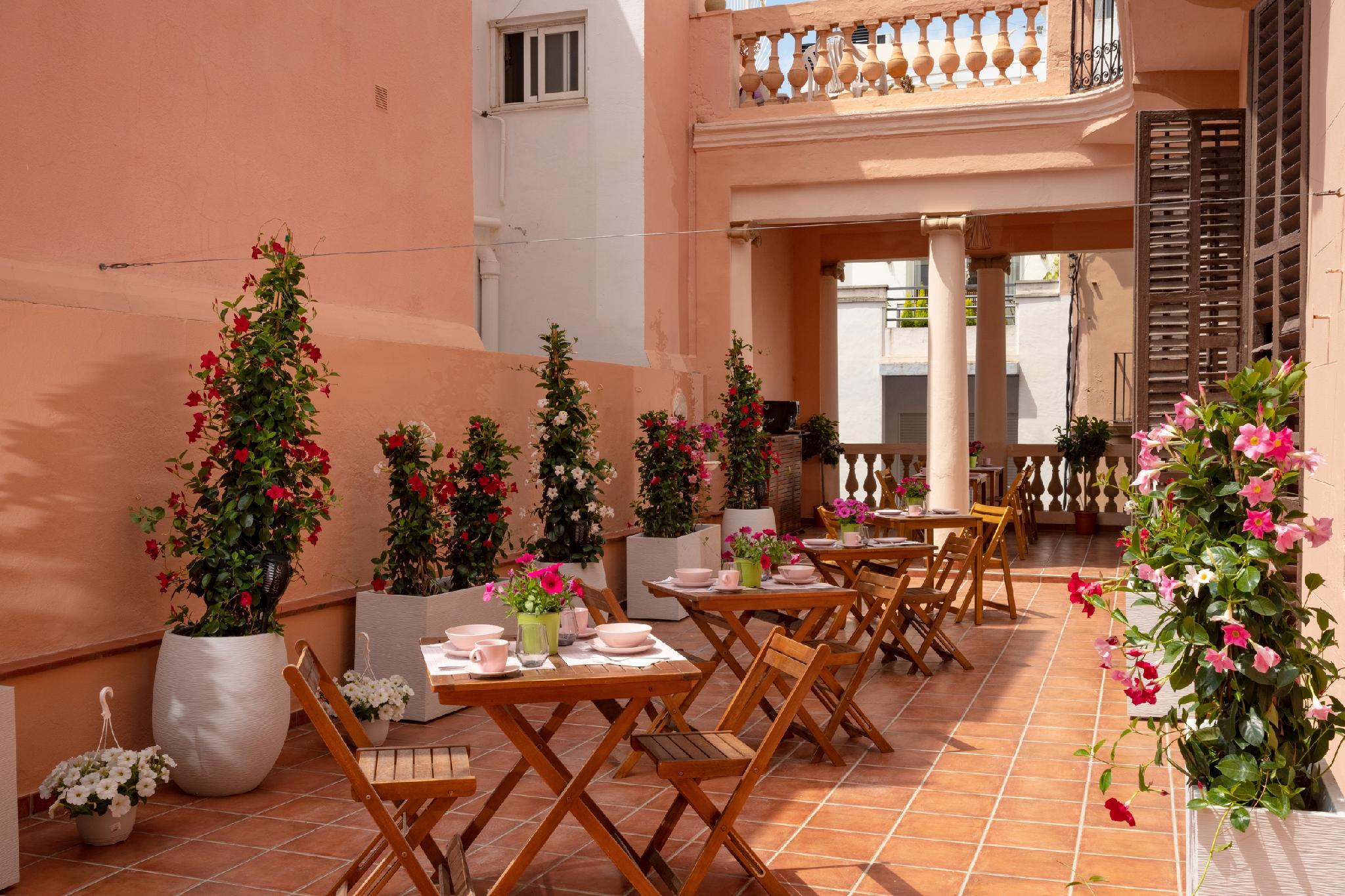 Antonios Hostal 15/25