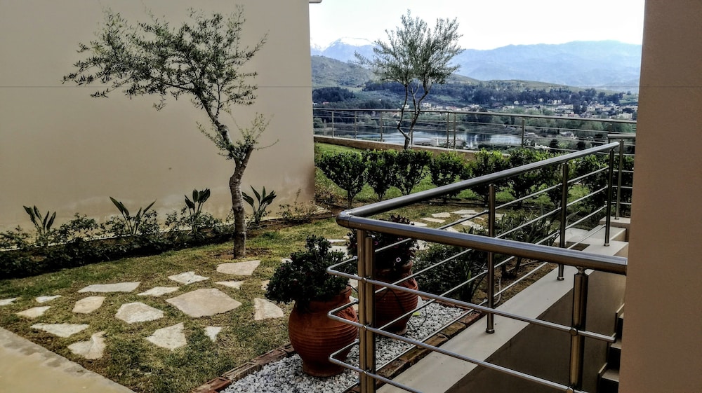 Aksos suites Accessible Accommodation 16/44