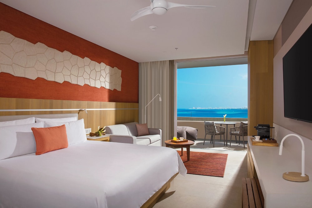 Vantage, Club, Deluxe, King Bed, Ocean View, Plunge Pool