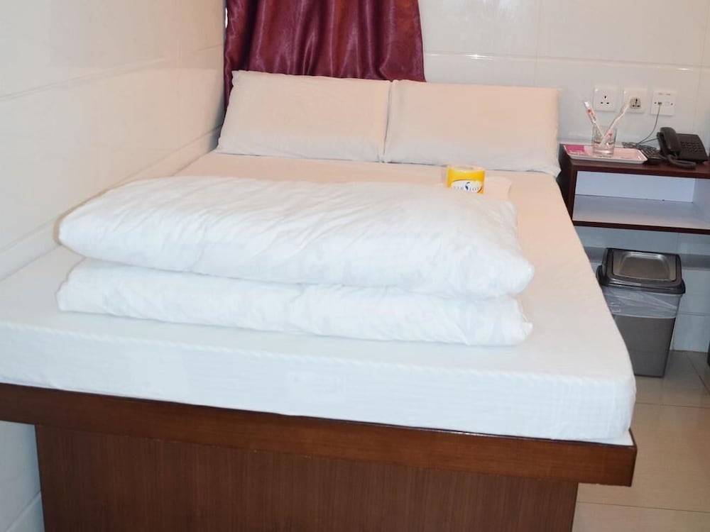 Pay-Less Guest House 26/50