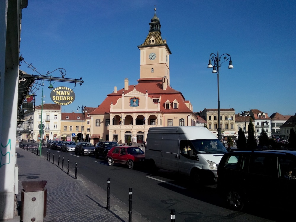 Main Square Apartments More 40/50