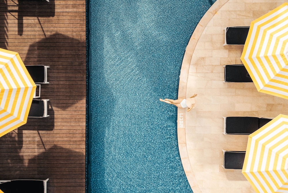 Wave Hotel 24/50