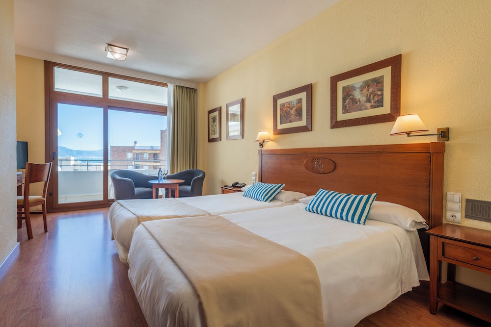 Superior, Twin Beds, Murphy Bed, Lateral Side Sea View، Leonardo Hotel Torremolinos Costa del Sol 2/8