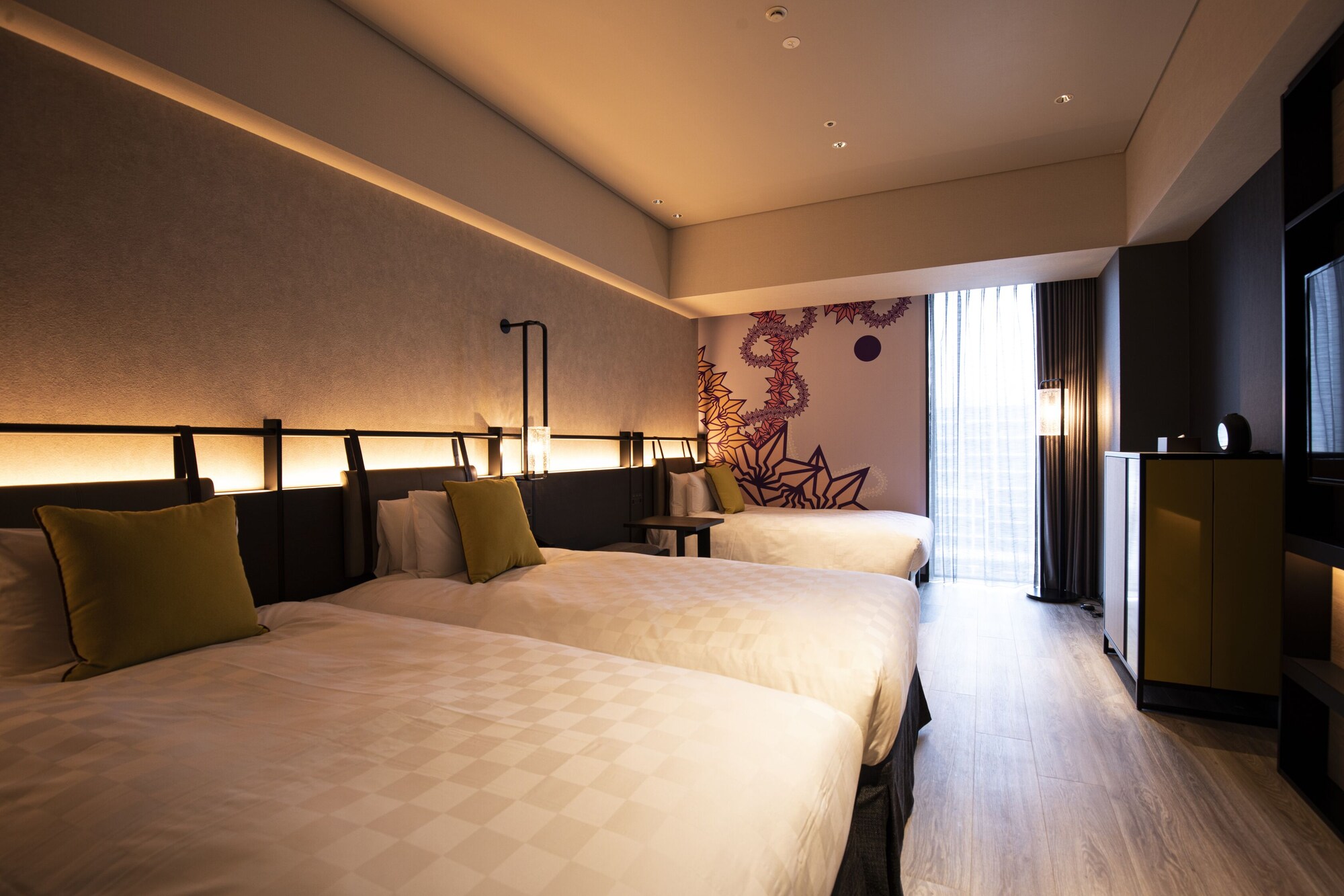 SUPERIOR, TRIPLE, TWIN BEDS