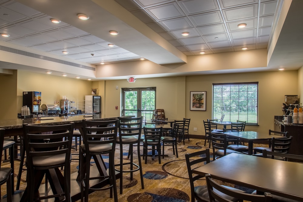 Cobblestone Inn & Suites - St. Mary S 41/57