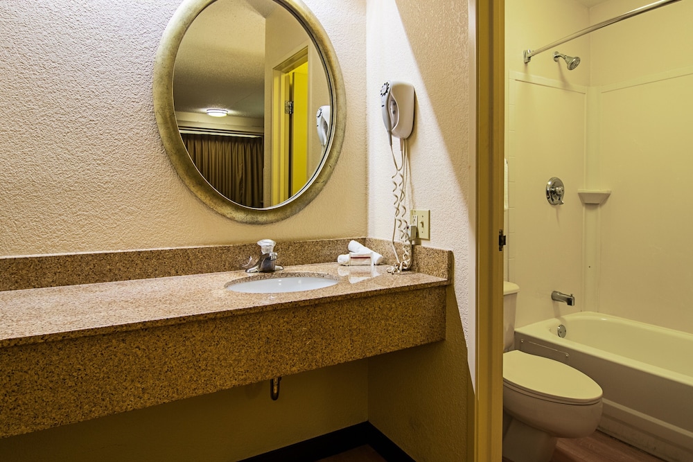 Red Oak Inn Detroit - Southfield 23/36