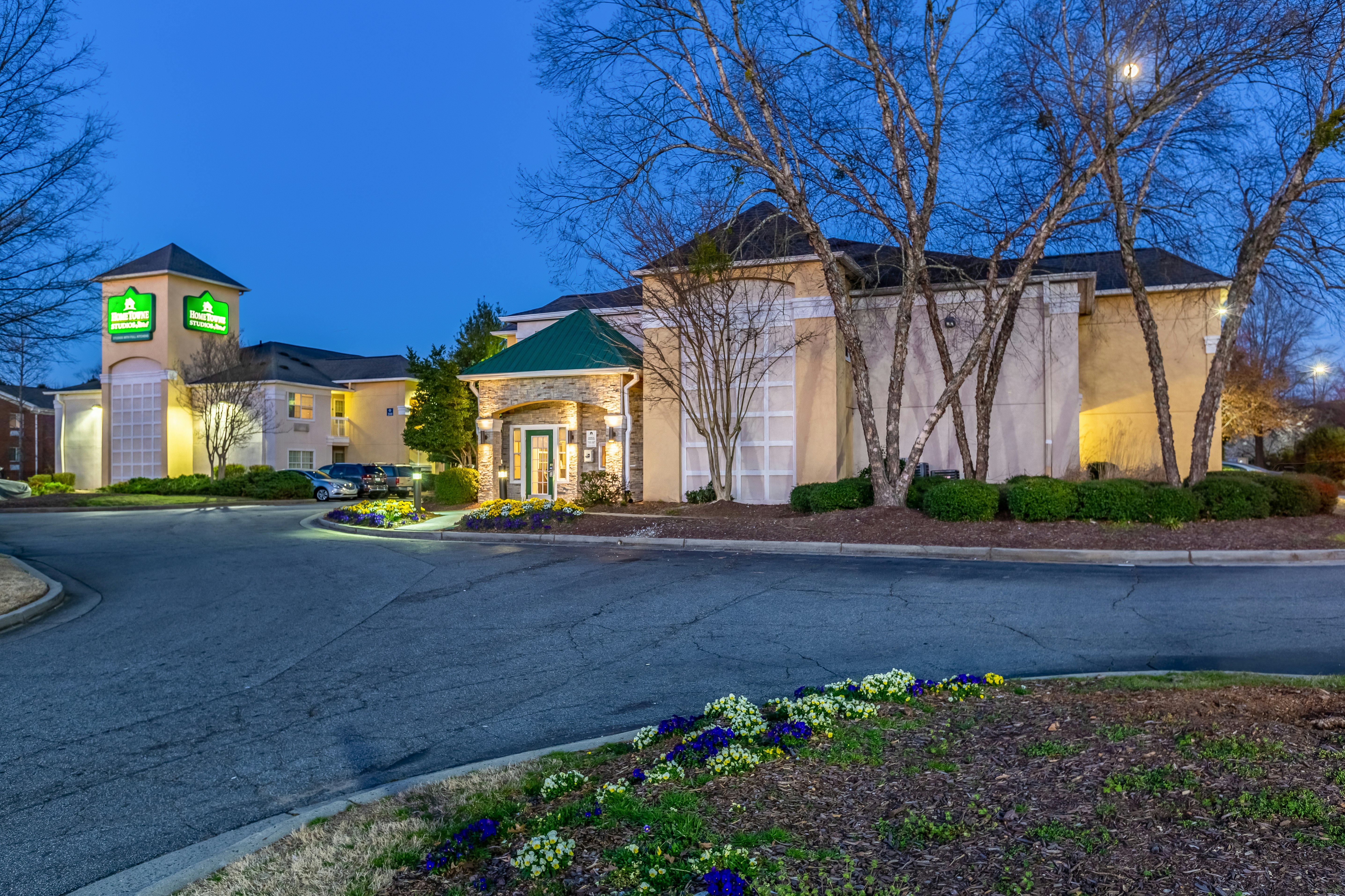 HomeTowne Studios by Red Roof Atlanta NE - Peachtree Corners 44/50
