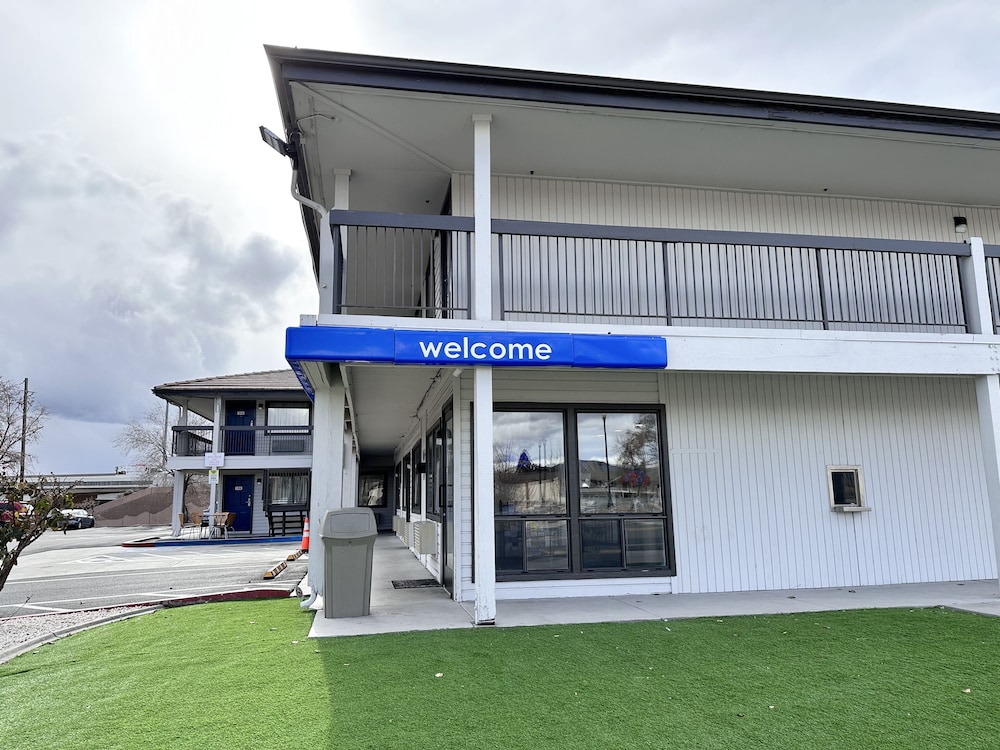Motel6 Sparks, NV - Airport - Sparks 6/52