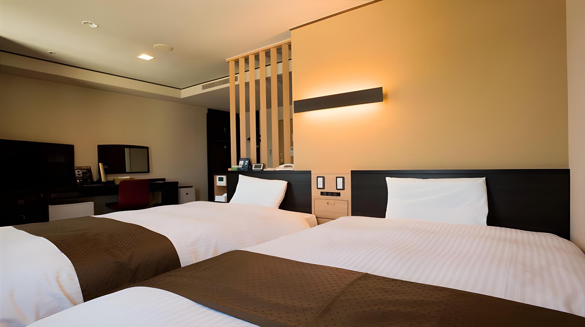 Royal, Twin Beds, Top Floor