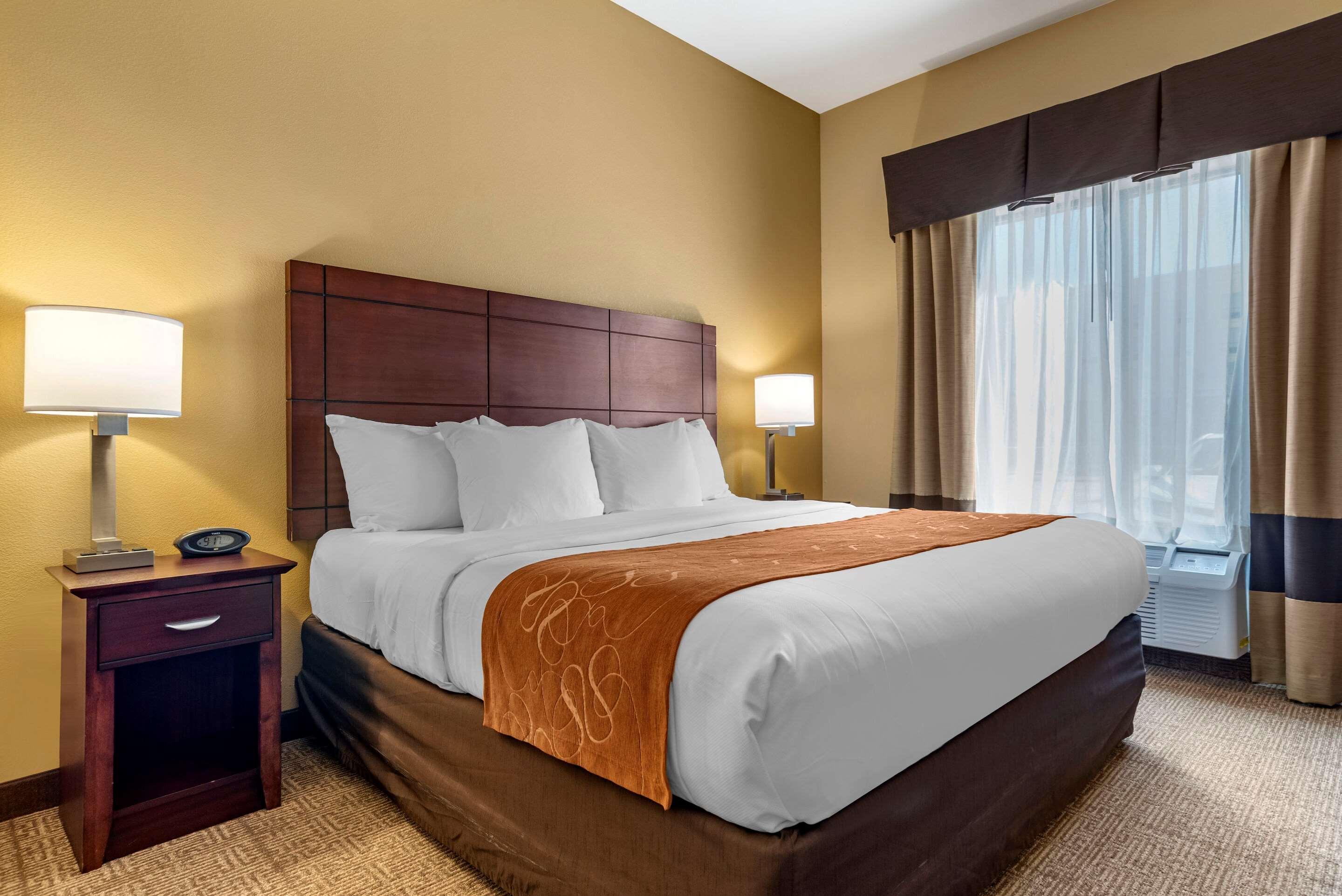 UPGRADE, SUITE, KING BED