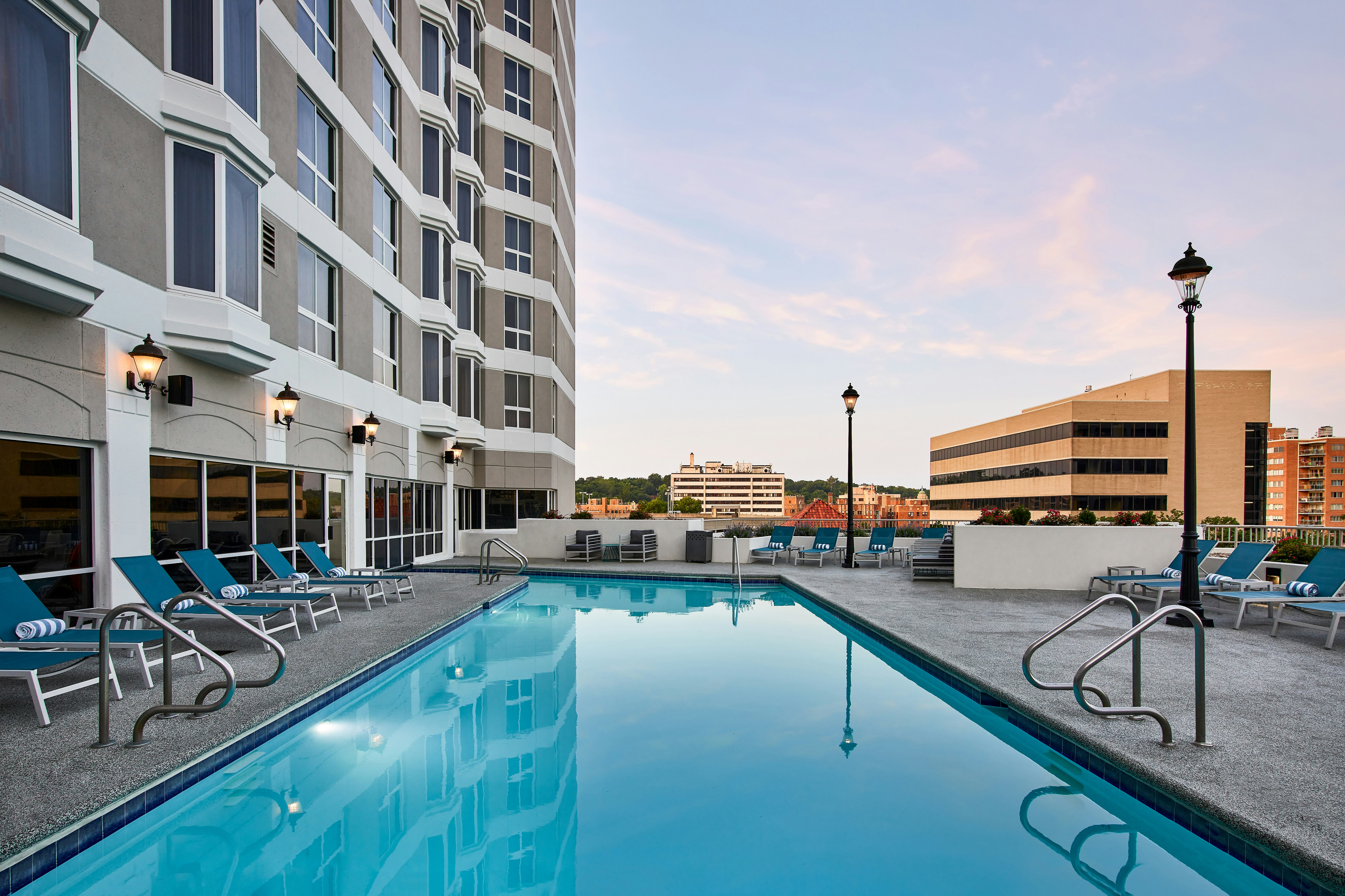 Hilton Kansas City Country Club Plaza 6/50