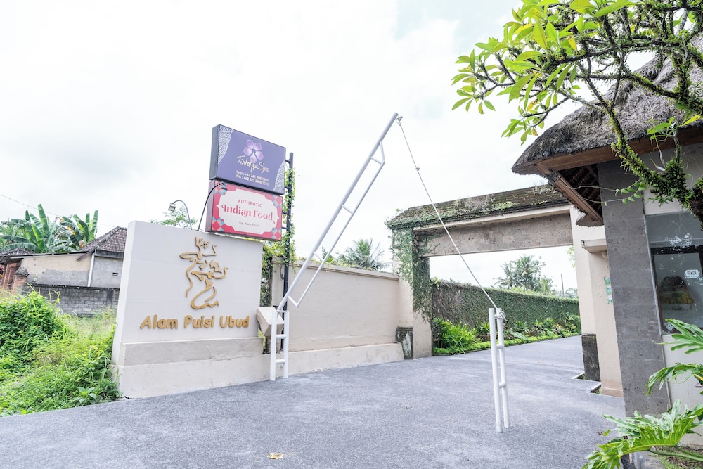 Alam Puisi Villa 58/66