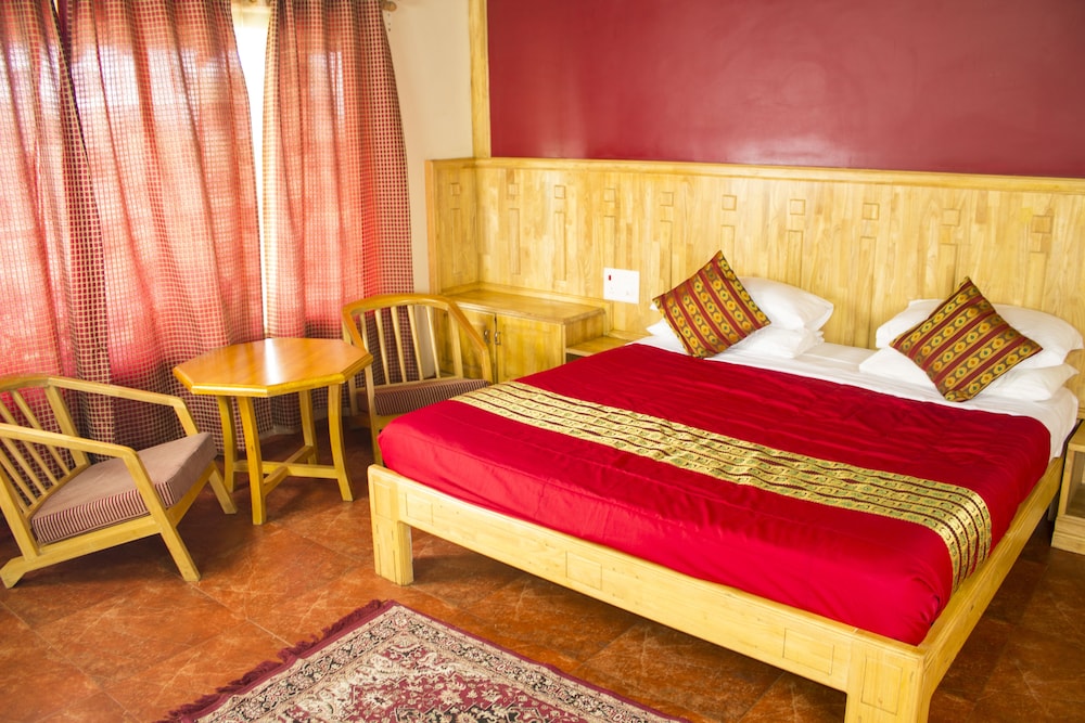 PORCUPINE CASTLE RESORT 5/26