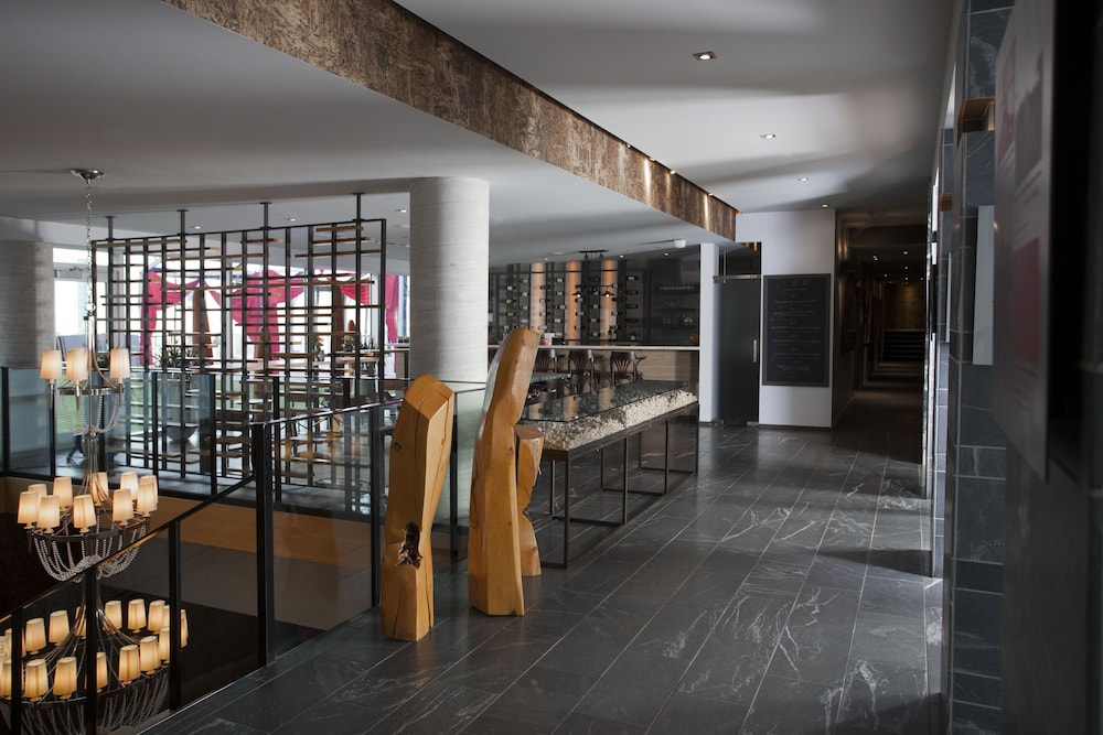 10 Hotel Formerly Opus Hotel 44/78