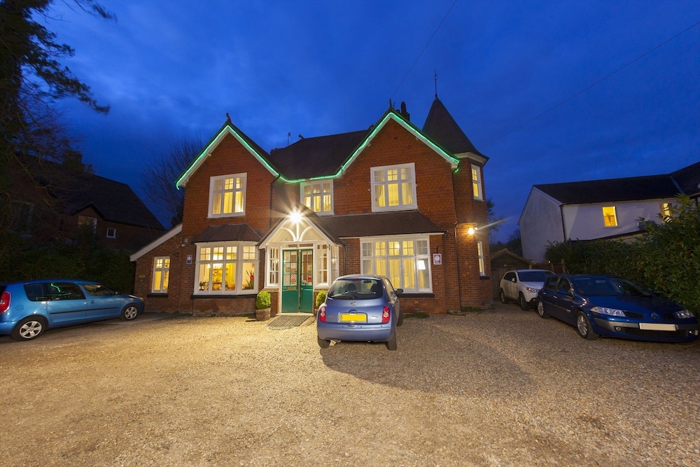 Gatwick Turret Guest House 43/45