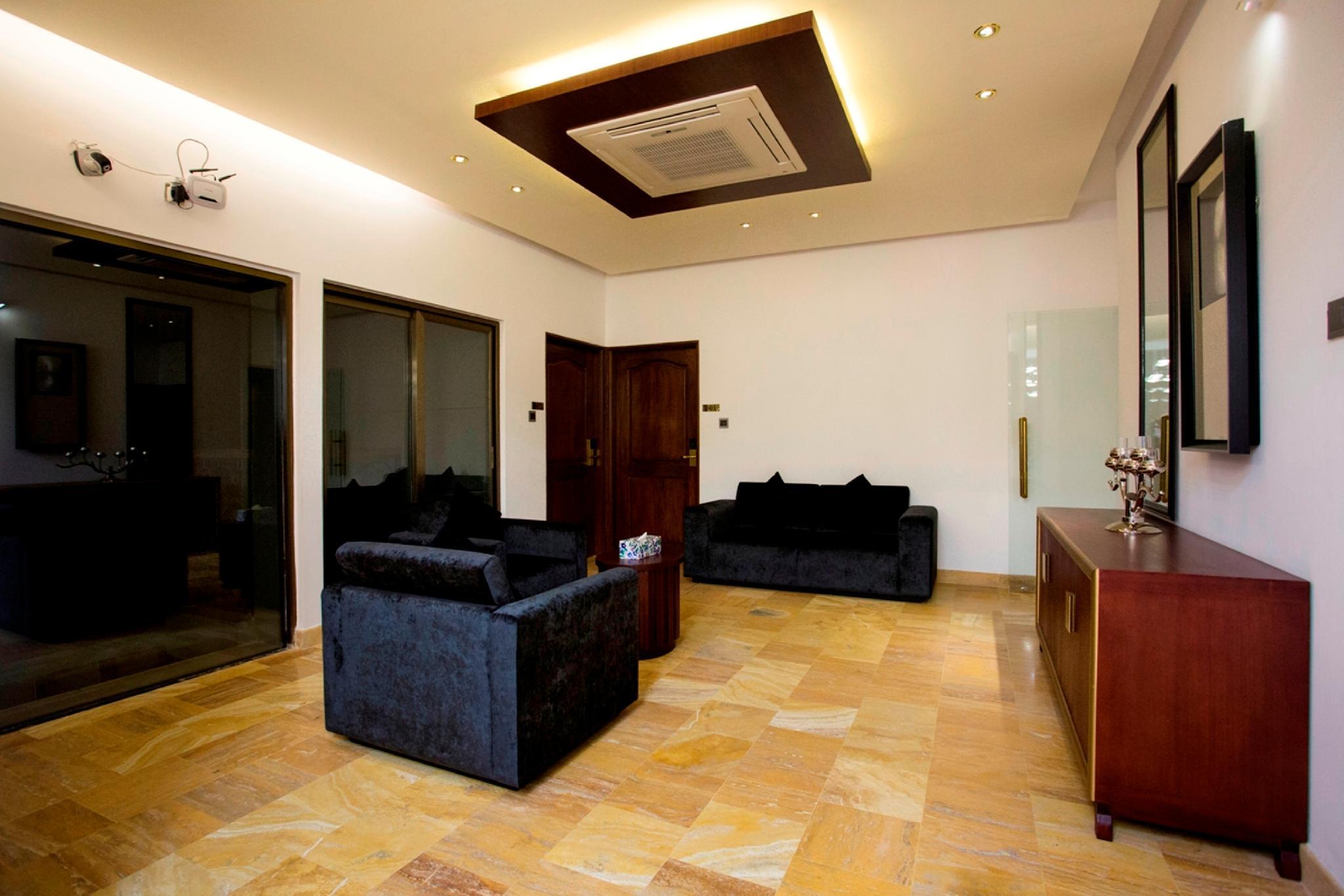 Monsoon Inn 23/29