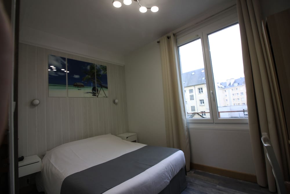 L Univers Hotel 8/41