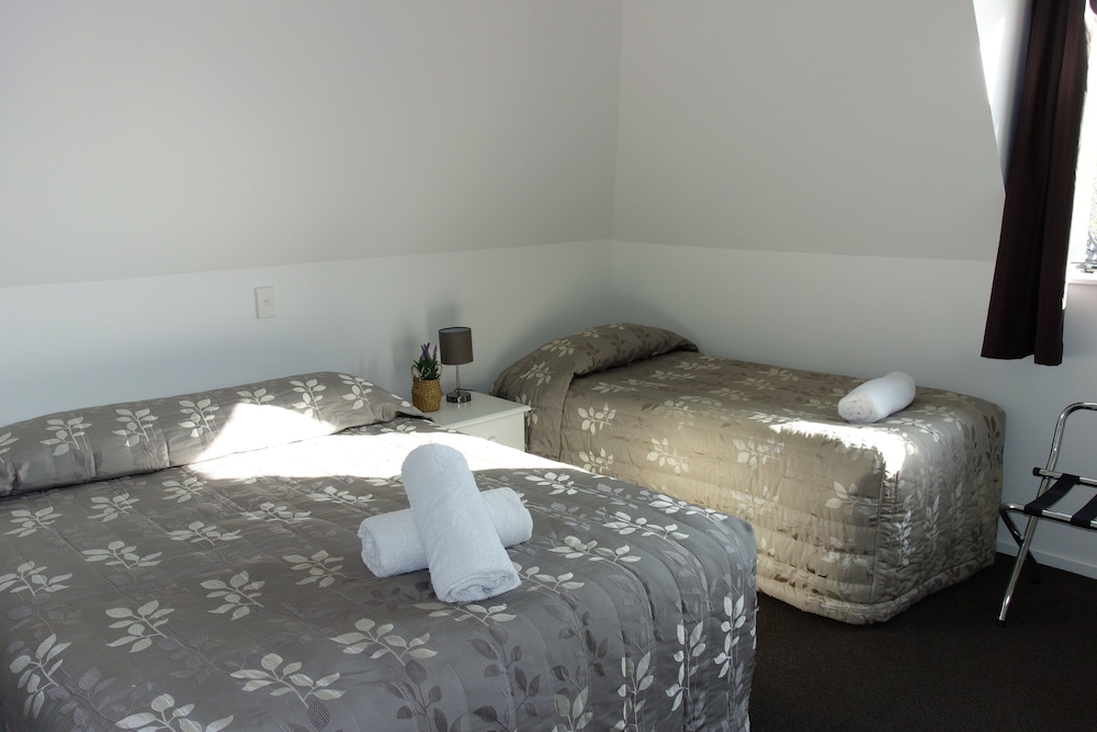 Chardonnay Motor Lodge 10/40