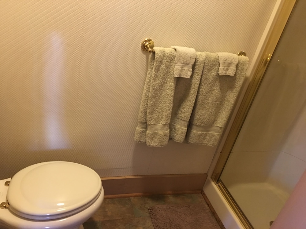 The Queen, A Victorian Bed and Breakfast 31/74