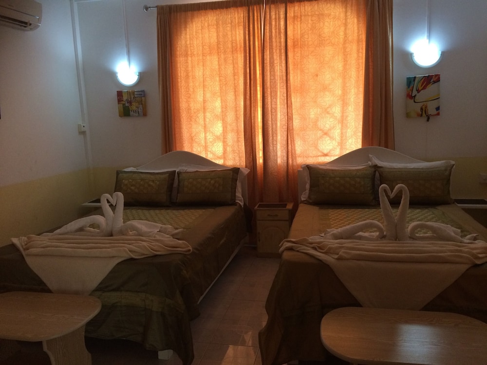 Eden Villa 12/41