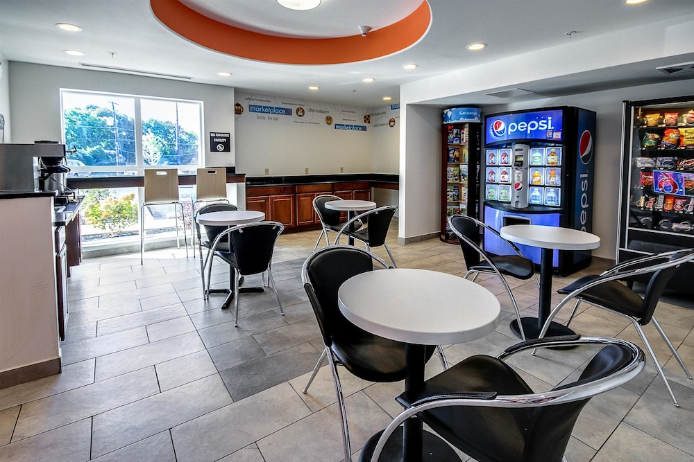 Motel6 Allentown, PA 34/45