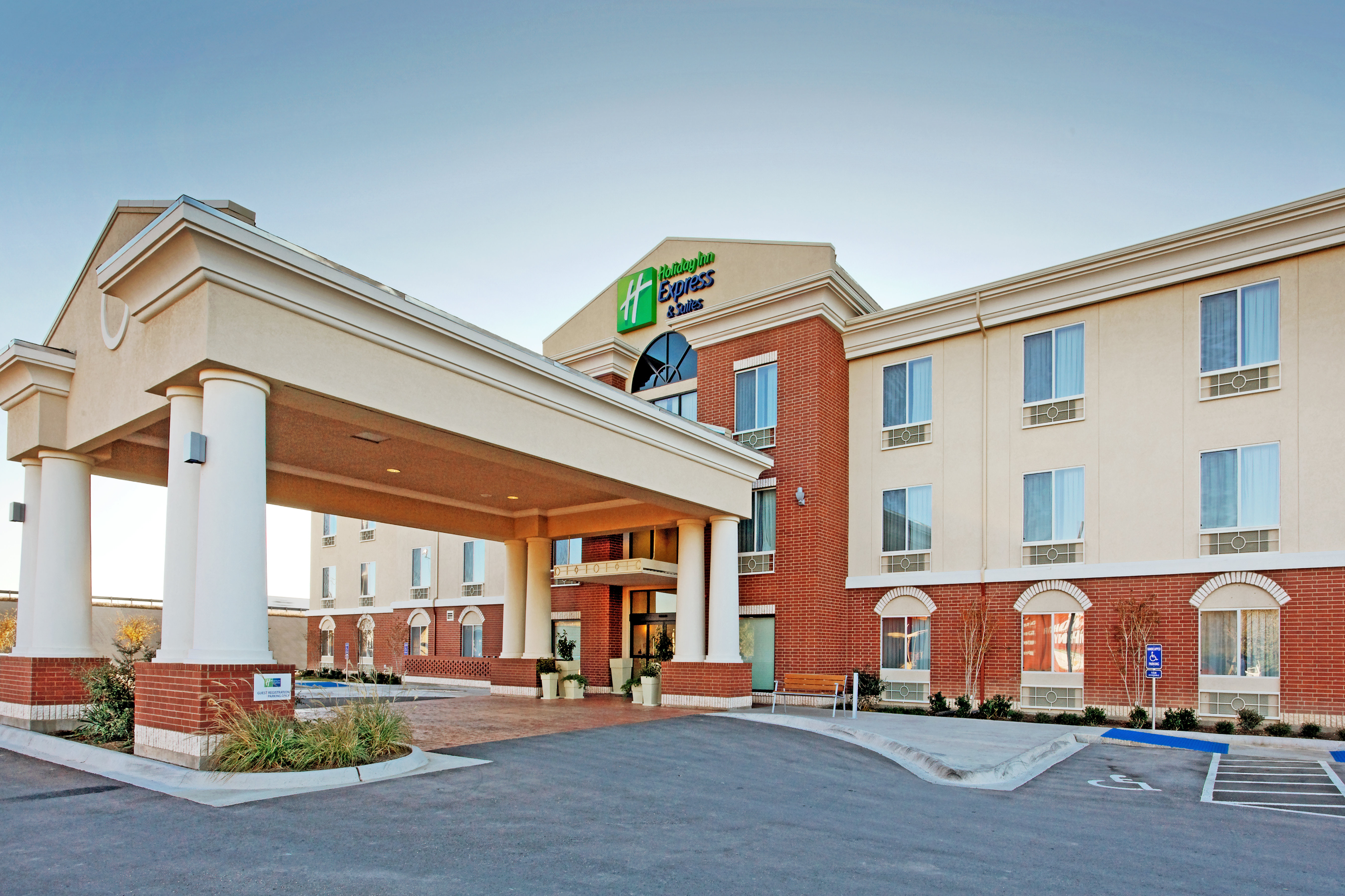 Holiday Inn Express Hotel & Suites Ozona 31/35