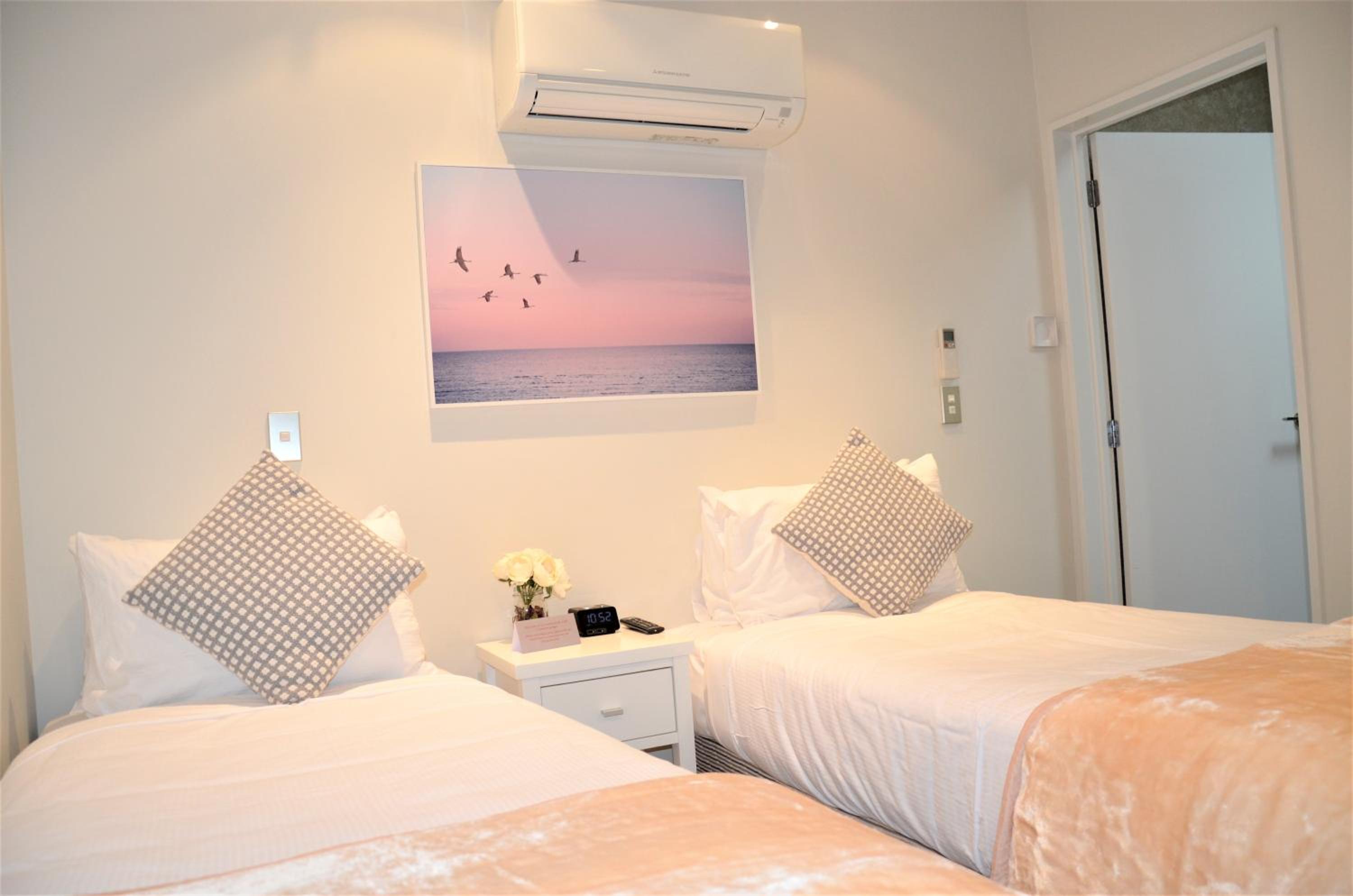Serene, No Window، Colombo Lodge 2/10