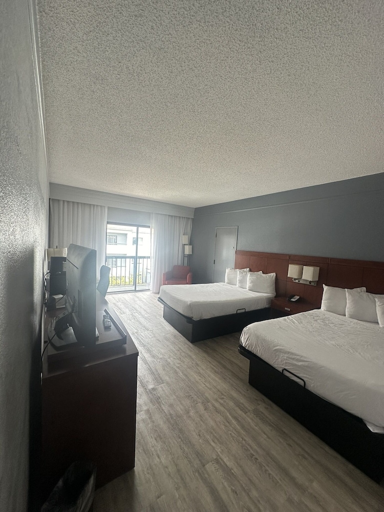 غرفة بسريرين مزدوجين لذوي الإعاقة، Super 8 by Wyndham Dallas Love Field Airport 4/9