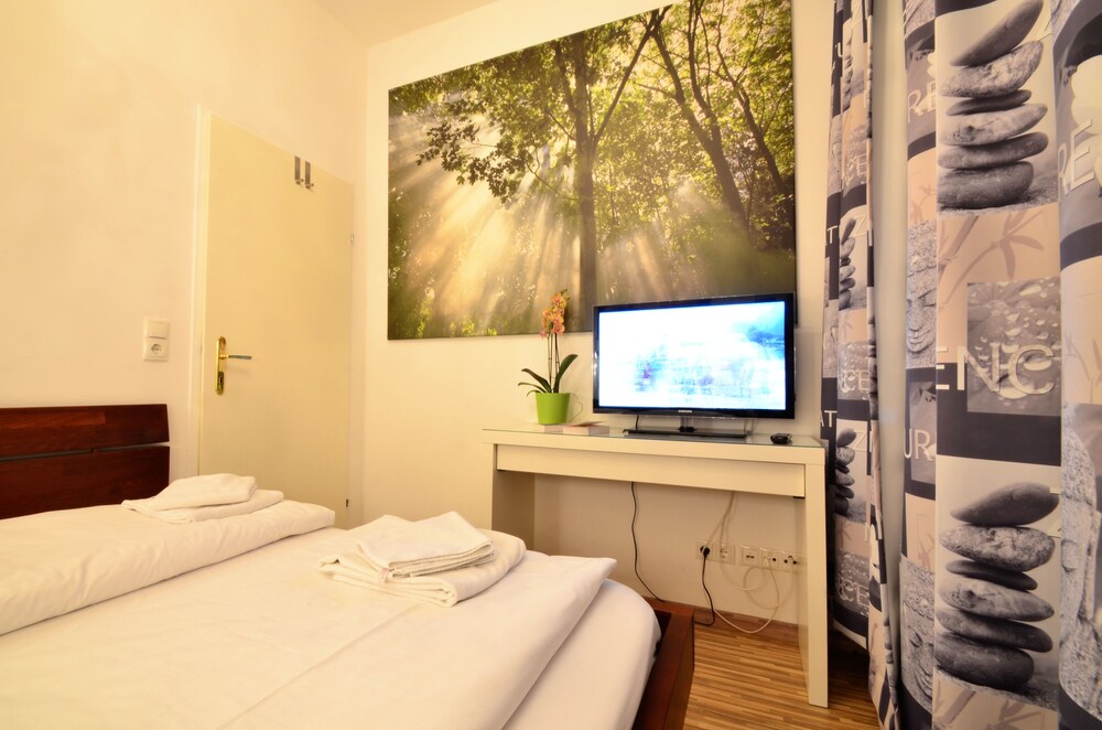 1 BEDROOM, APARTMENT