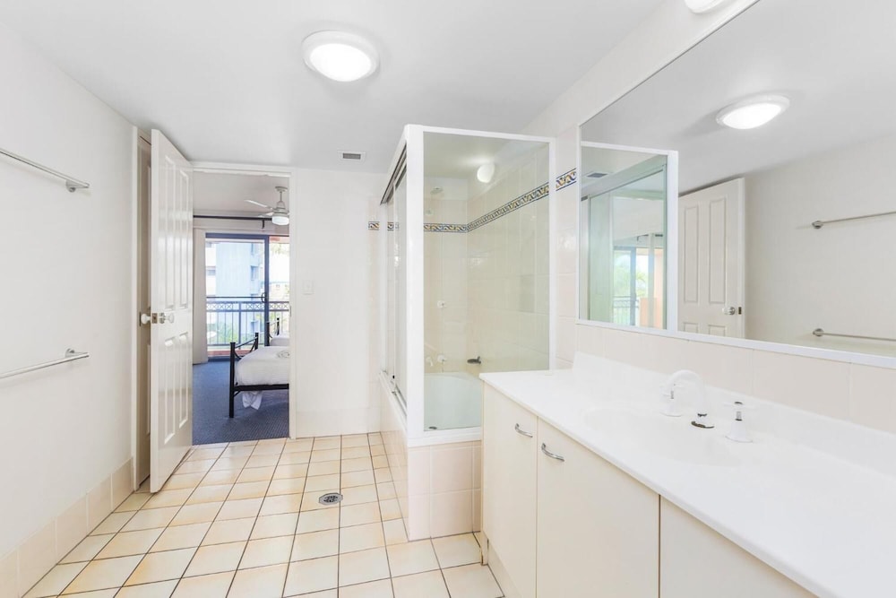 Bella Mare Beachside Apartments 31/77