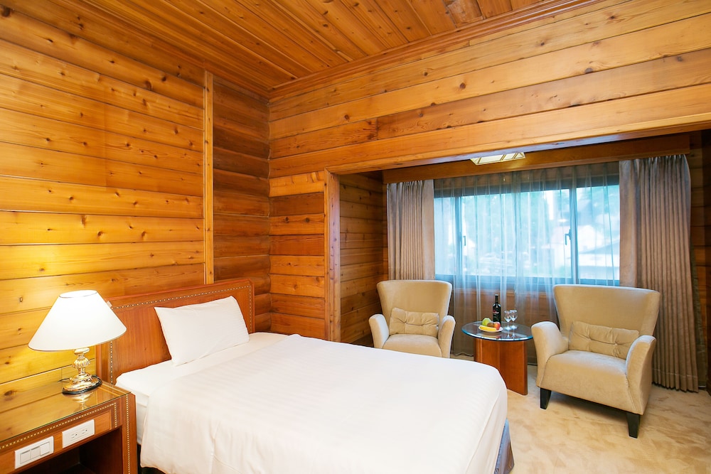 DELUXE, DOUBLE BED