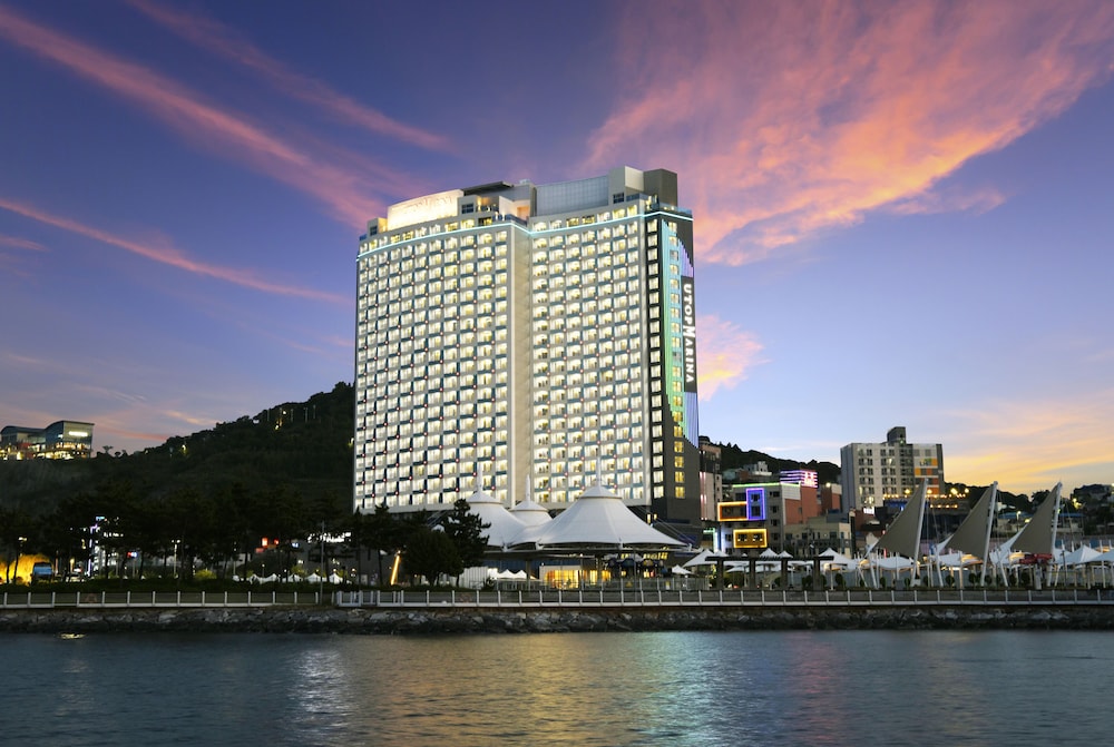 Utop Marina Hotel and Resort 5/50