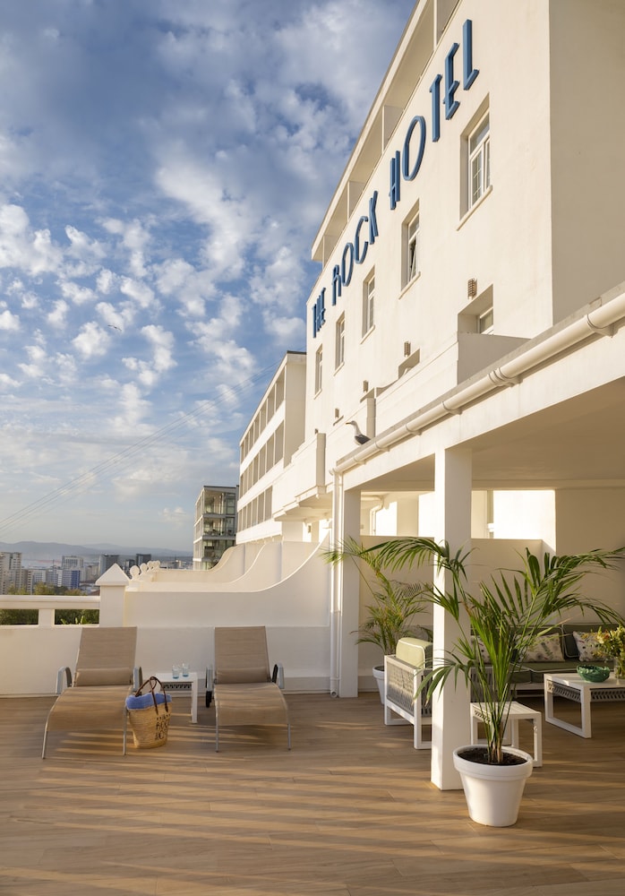 ROCK HOTEL 3/50