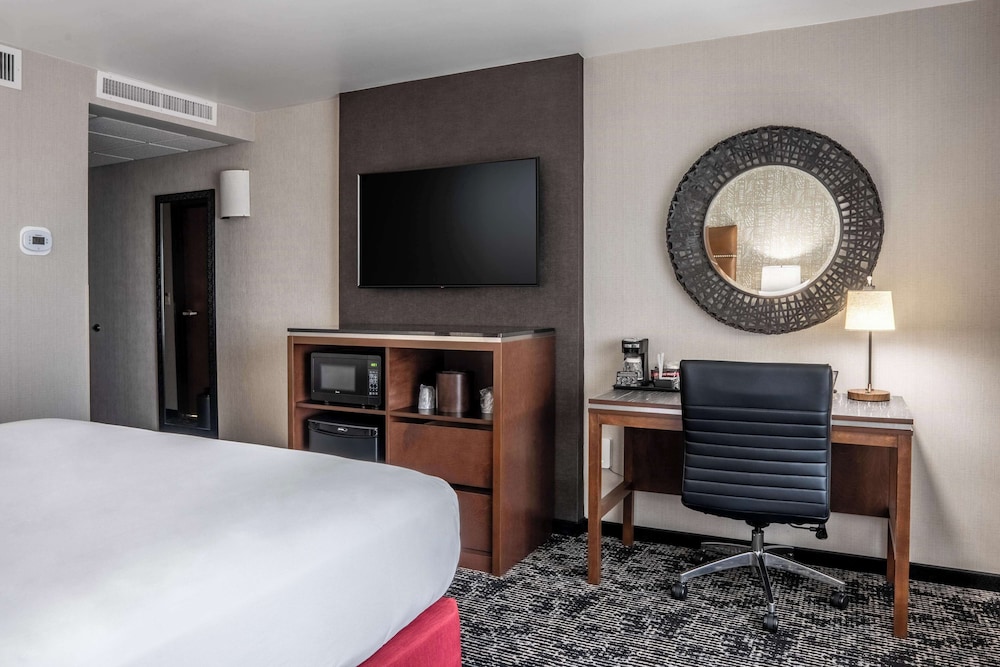 Drury Plaza Hotel College Station 12/50