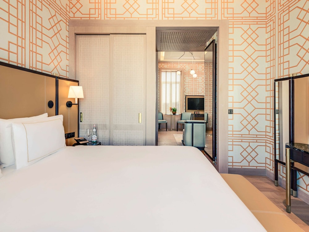 JUNIOR SUITE, KING BED