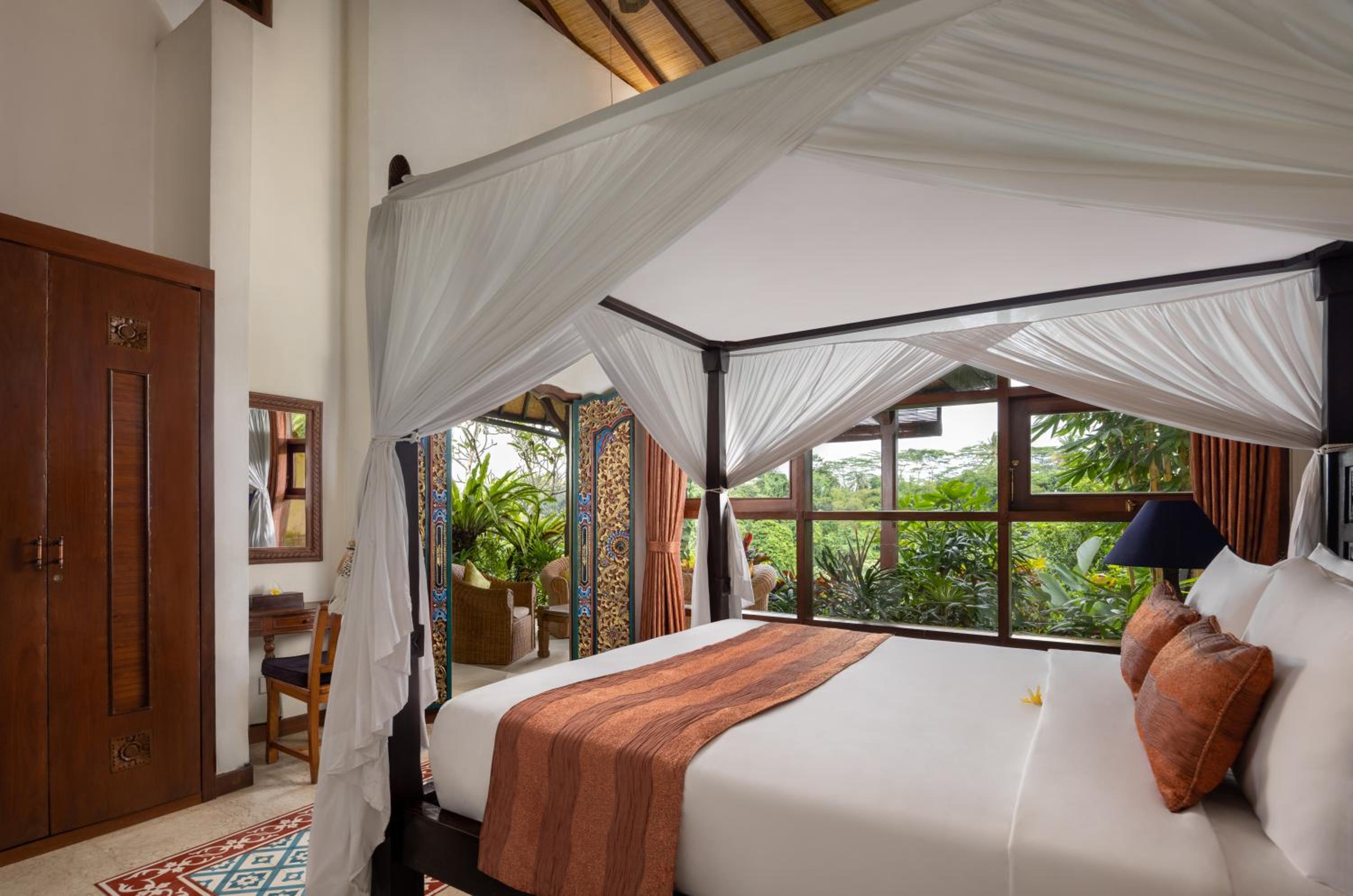4 Bedrooms, Pool, Villa